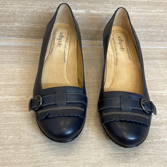 SOFTSPOTS NWOT Women’s Size 8.5 Navy Leather Low Heel Buckle Loafer Soft - Picture 5 of 12